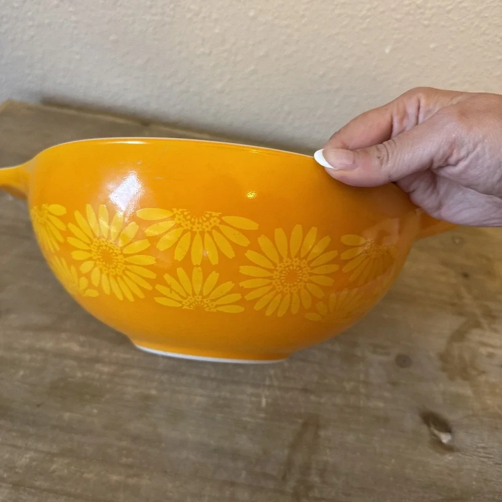 VINTAGE PYREX 444 "DAISY" NESTING CINDERELLA 4QT MIXING BOWL - Picture 3 of 7